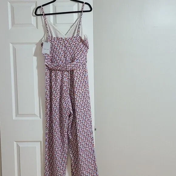 Women's V-neck Jumpsuit With Pockets - Picture 7 of 7